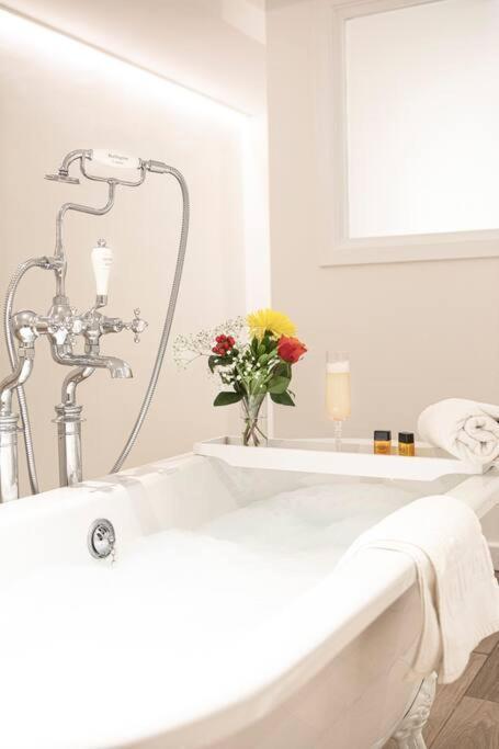 City Superhost: Luxury Deansgate Townhouse แมนเชสเตอร์ ภายนอก รูปภาพ